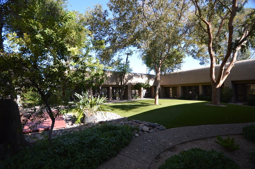 More Photos Of 8433 N Black Canyon Fwy, Phoenix Office For Lease