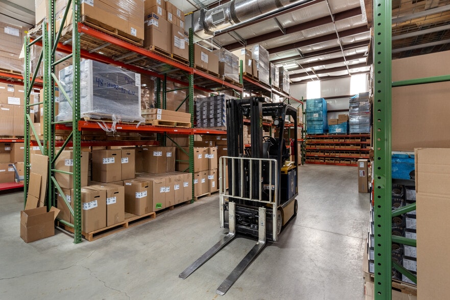 More Photos Of 129 Oakpark Dr, Mooresville Light Manufacturing For Lease