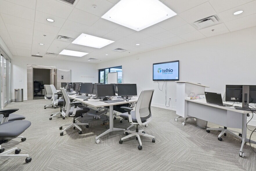 More Photos Of 201 Outerbelt St, Columbus Office For Sale