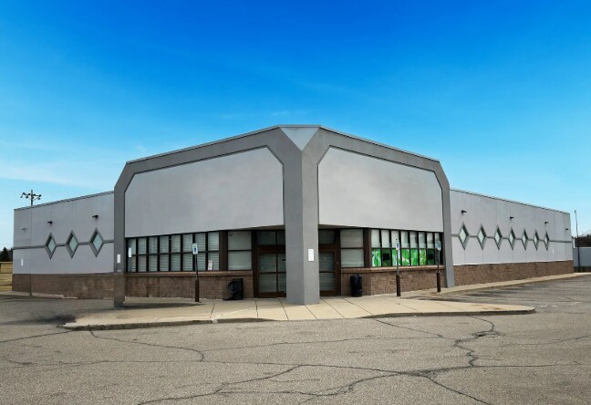 Primary Photo Of 5014 Clio Rd, Flint Drugstore For Lease