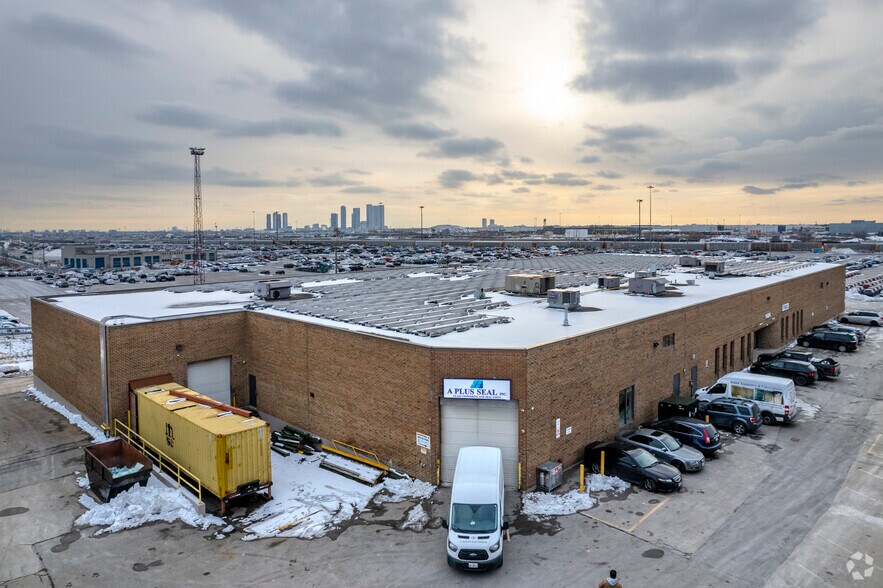 More Photos Of 9020 Keele St, Concord Warehouse For Lease