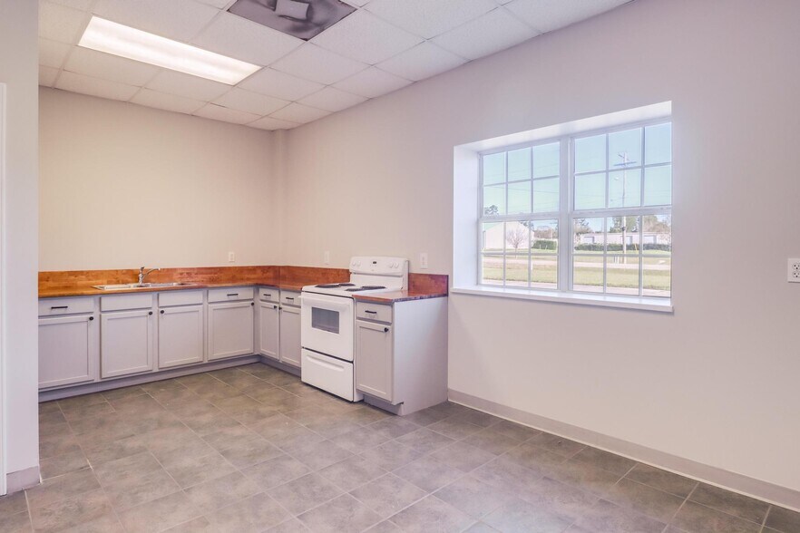 More Photos Of 21051 Coastal Pky, Gulfport Industrial For Sale