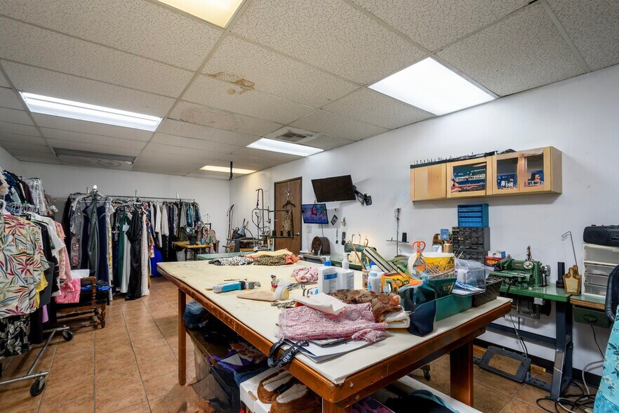 More Photos Of 16346-16348 Whittier Blvd, Whittier General Retail For Lease