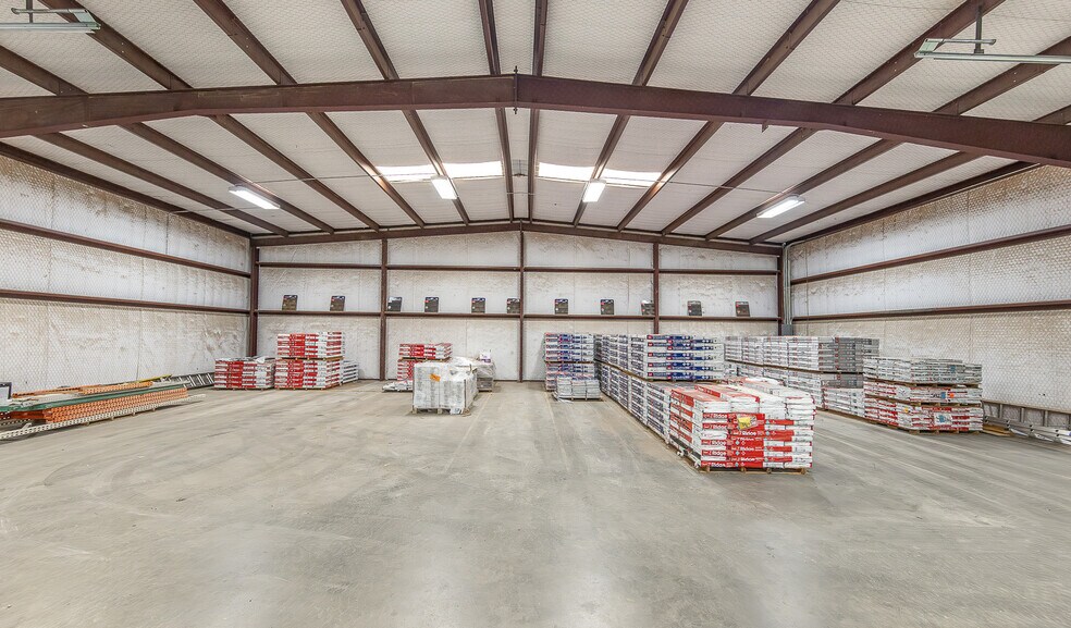More Photos Of 2303 Private Road 7340 rd, Lubbock Warehouse For Lease