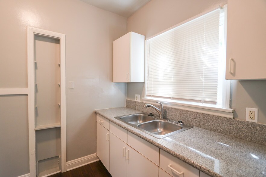 More Photos Of 707 E 7th St, Long Beach Apartments For Sale
