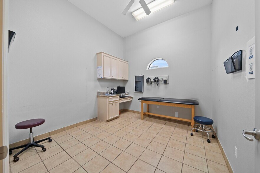 More Photos Of 26 Professional Park Dr, Webster Office For Sale