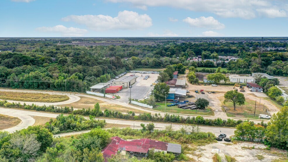 More Photos Of 6816 E Orem Dr, Houston Warehouse For Lease