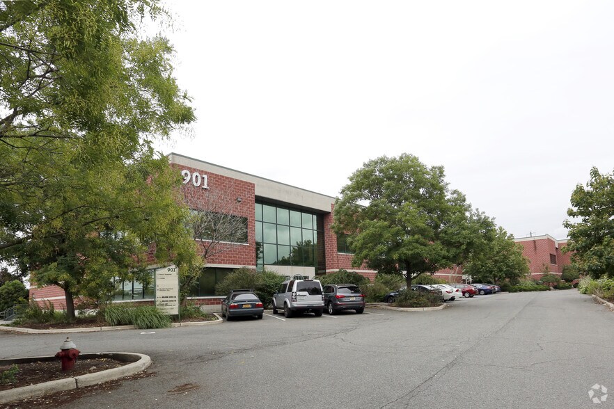 Primary Photo Of 901 Penhorn Ave, Secaucus Warehouse For Lease