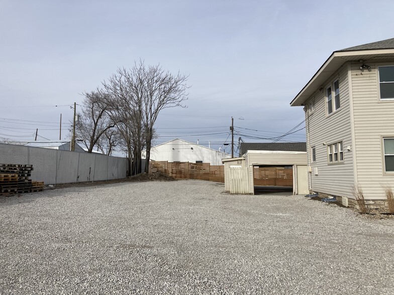 More Photos Of 220 W 80th Ter, Kansas City Storefront Retail Office For Sale