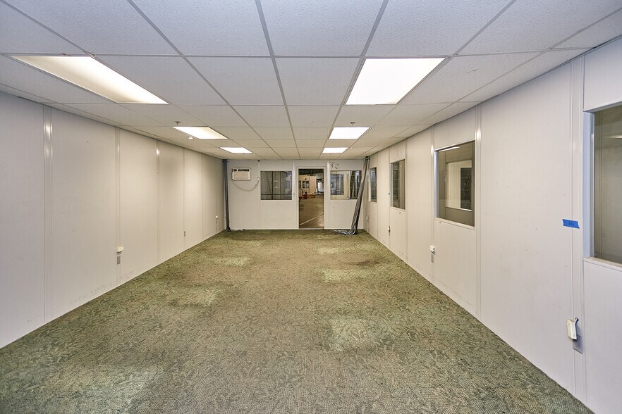 More Photos Of 5300 Harbor St, Commerce Warehouse For Lease