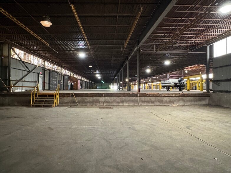 More Photos Of 1 Chicago Ave, Elizabeth Warehouse For Sale