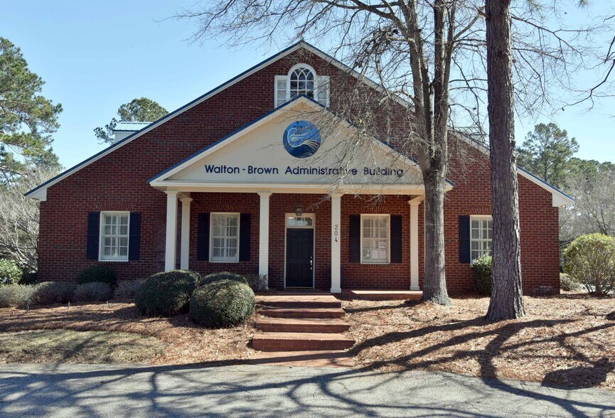 More Photos Of 204 N Westover Blvd, Albany Office For Sale