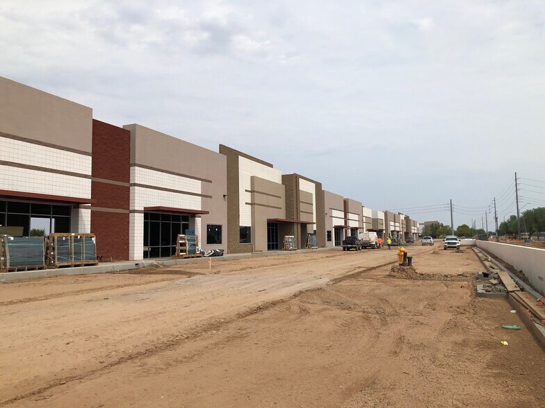 More Photos Of 11304 N Dysart Rd, Surprise Warehouse For Lease