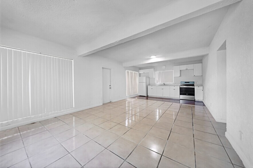 More Photos Of 1943-1947 Buchanan St, Hollywood Apartments For Sale