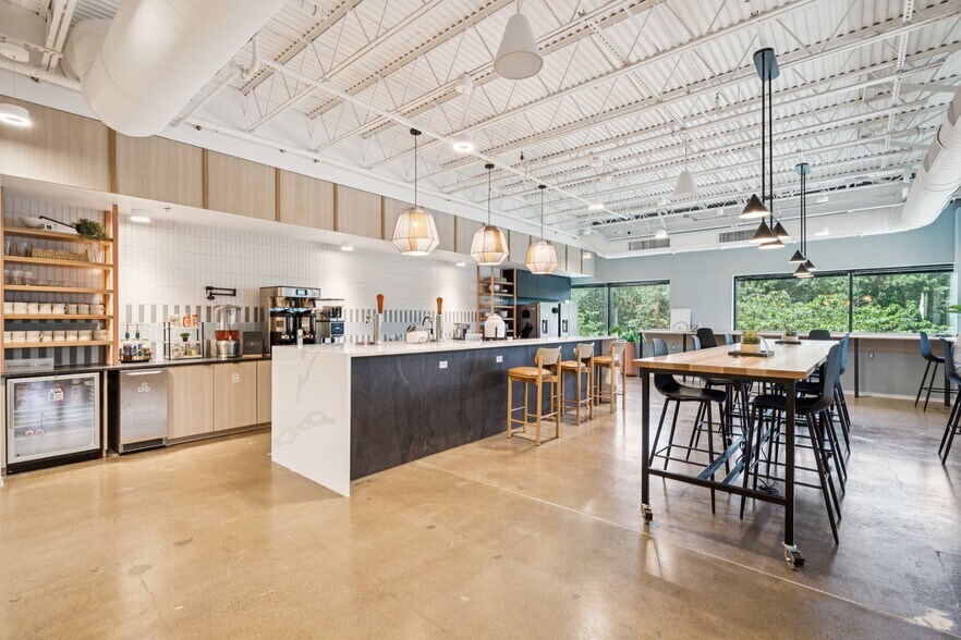 More Photos Of 4101 Cox Rd, Glen Allen Coworking Space