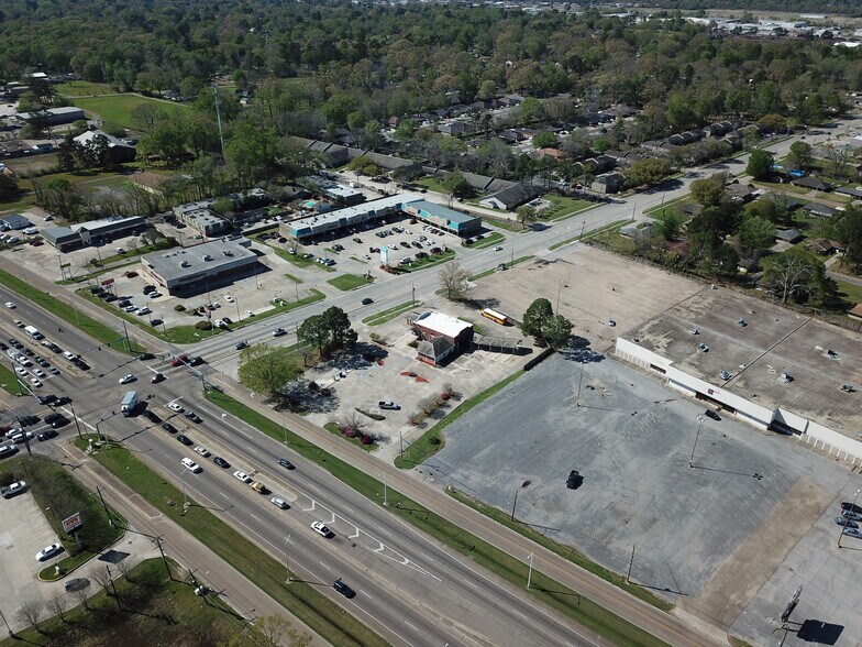 More Photos Of 11311 Florida Blvd, Baton Rouge Bank For Sale
