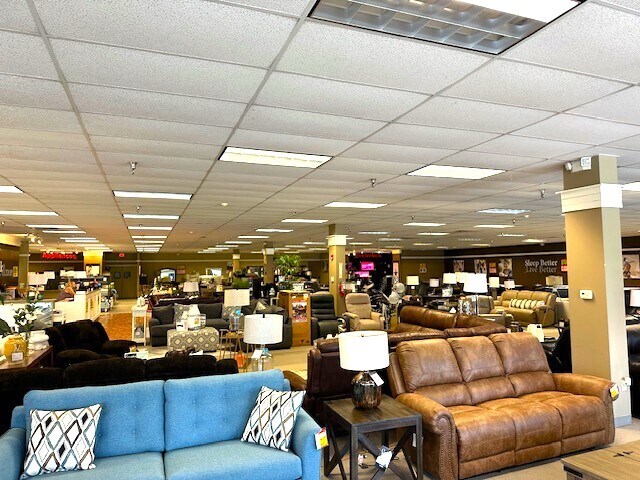 More Photos Of 6920 Cortez Rd W, Bradenton General Retail For Lease