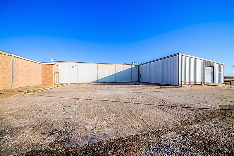 More Photos Of 730 E Eseco Rd, Cushing Warehouse For Sale