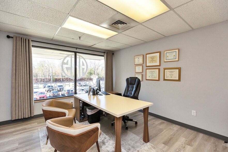 More Photos Of 254 N Broadway, Salem Storefront Retail Office For Sale