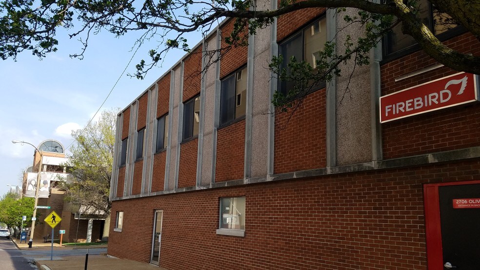 More Photos Of 2700-2708 Olive St, Saint Louis Restaurant For Lease