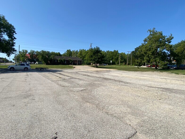 More Photos Of 404 W Rolla Rd, Salem Office For Sale
