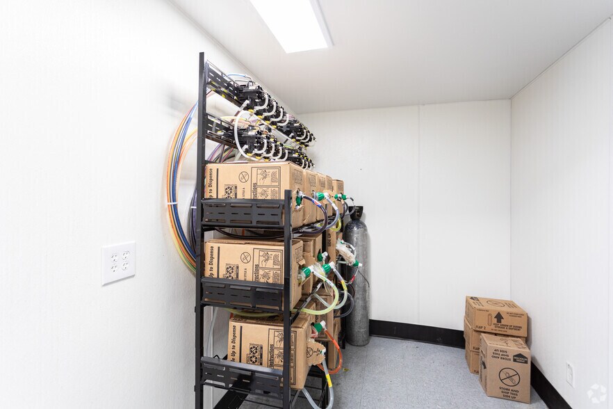 More Photos Of 495 W University Pky, Orem General Retail For Sale