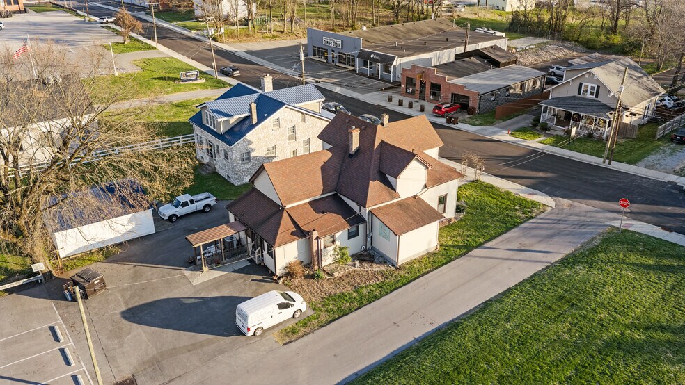 More Photos Of 223 Helm St, Elizabethtown General Retail For Sale