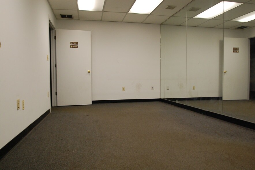 More Photos Of 700 Grand Ave, Ridgefield Warehouse For Lease