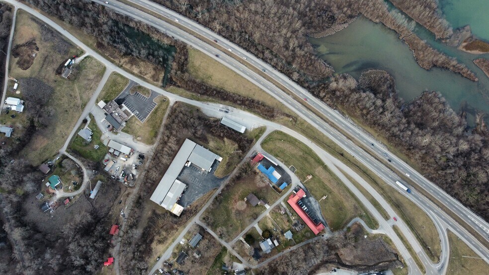 More Photos Of 124 Woods Ave, Caryville Hotel For Sale