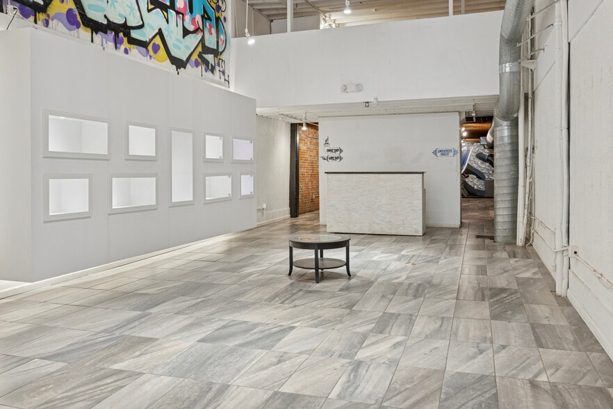 More Photos Of 27 N 2nd St, Philadelphia Storefront For Lease