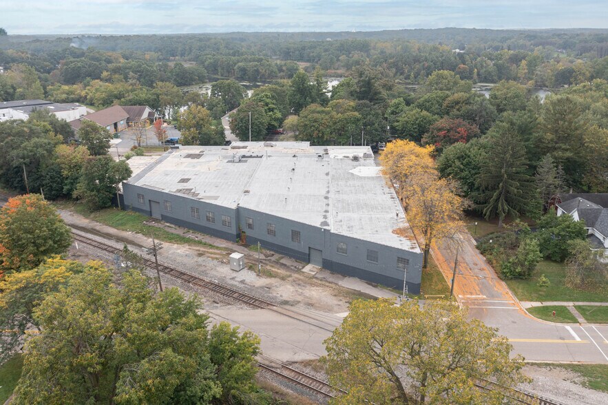 More Photos Of 407 Hadley St, Holly Manufacturing For Sale