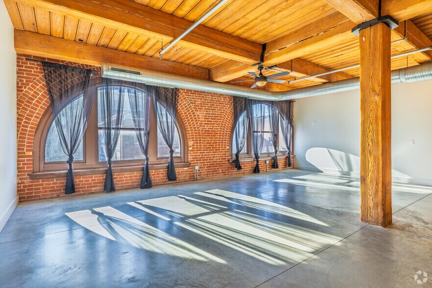 More Photos Of 1209 Washington Ave, Saint Louis Apartments For Lease