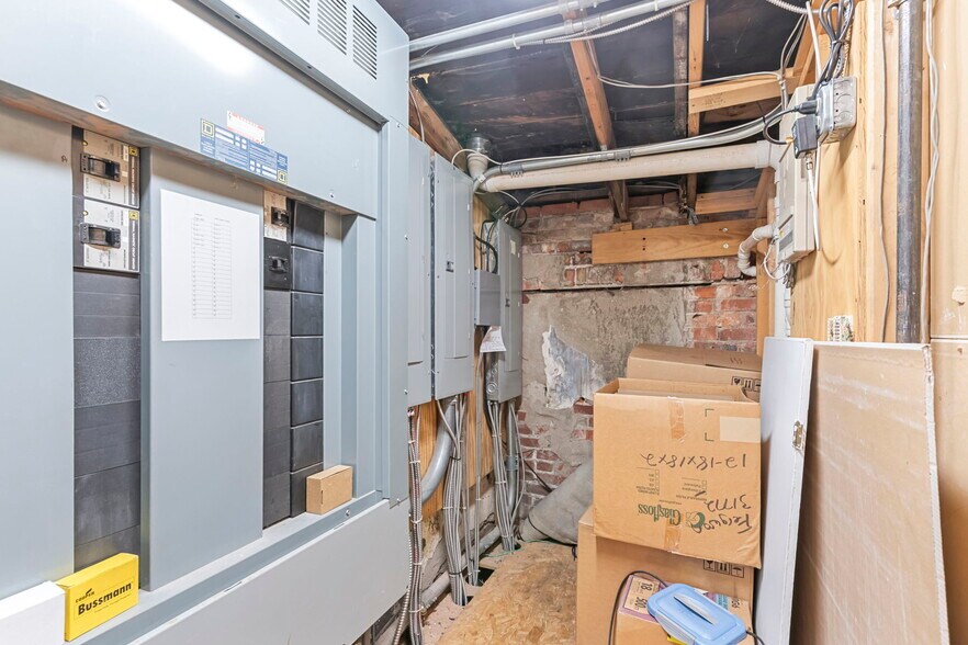 More Photos Of 138 E Market St, New Albany Lodge Meeting Hall For Sale