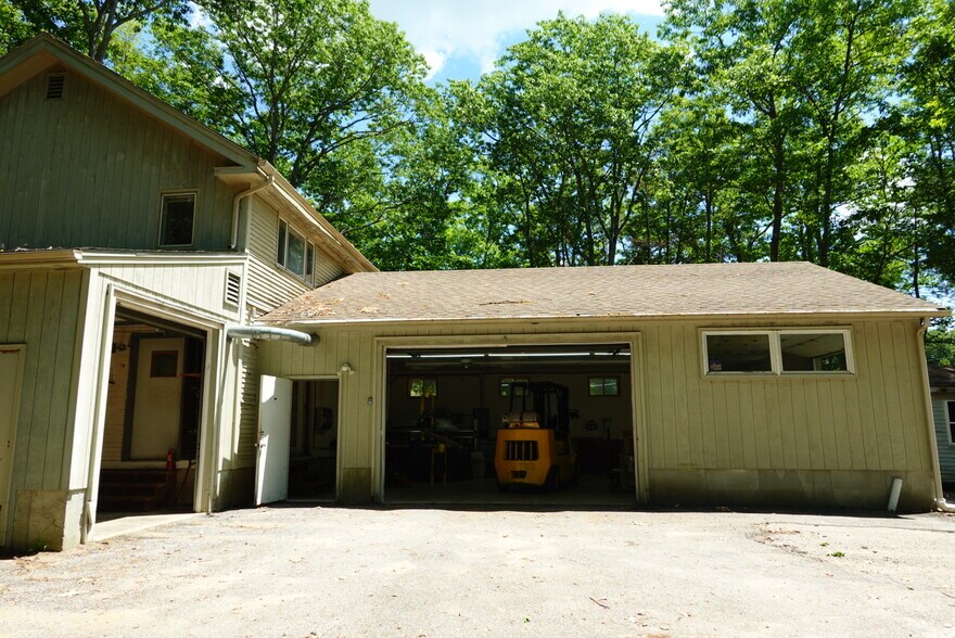 More Photos Of 1 Young Ln, Newmarket Flex For Sale