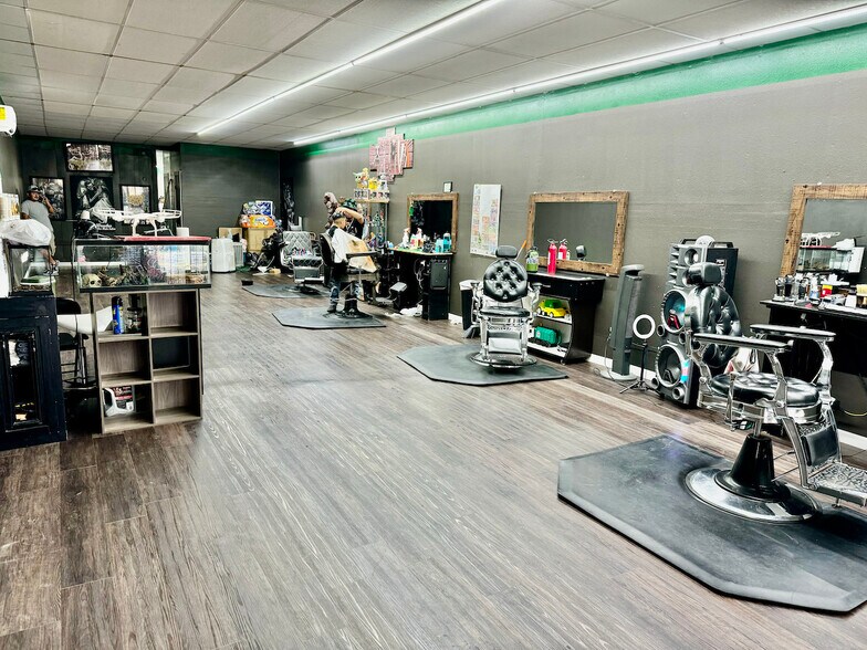 More Photos Of 7524 Hillcroft St, Houston Freestanding For Sale