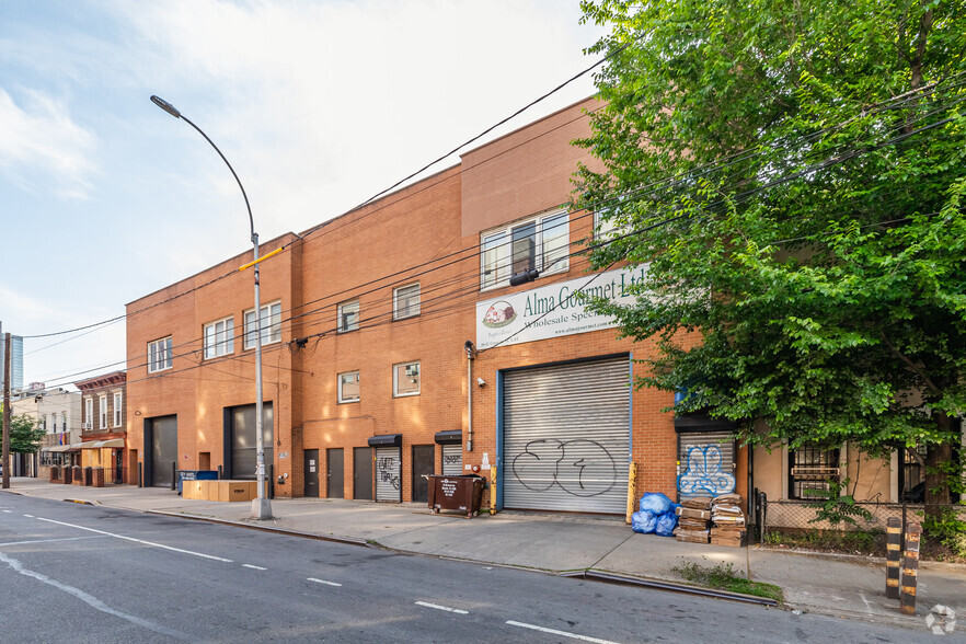 Primary Photo Of 39-12-39-14 Crescent St, Long Island City Warehouse For Lease