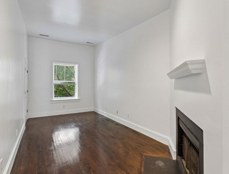 More Photos Of 2139 Newport Pl, Washington Apartments For Sale