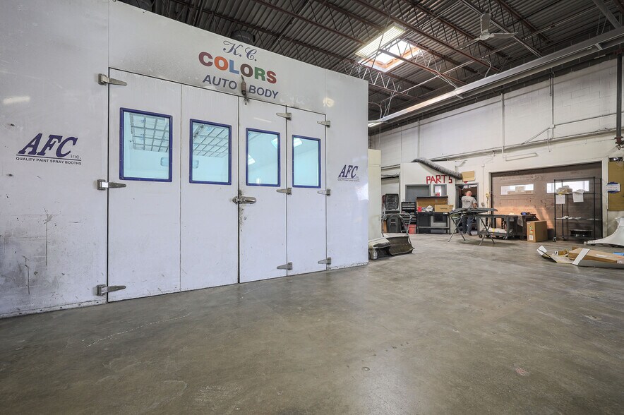 More Photos Of 2005-2007 W 103rd Ter, Leawood Service For Sale