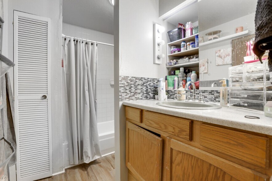 More Photos Of 287-293 S Hoyt St, Lakewood Apartments For Sale