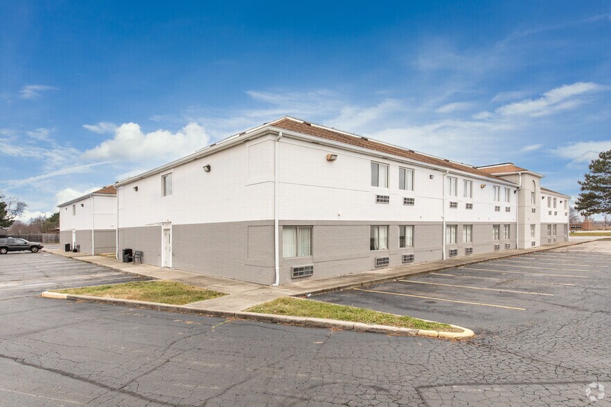 More Photos Of 616 N Broad St, Fairborn Hotel For Sale