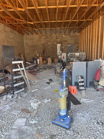 More Photos Of 895 S State St, North Vernon Service Station For Lease