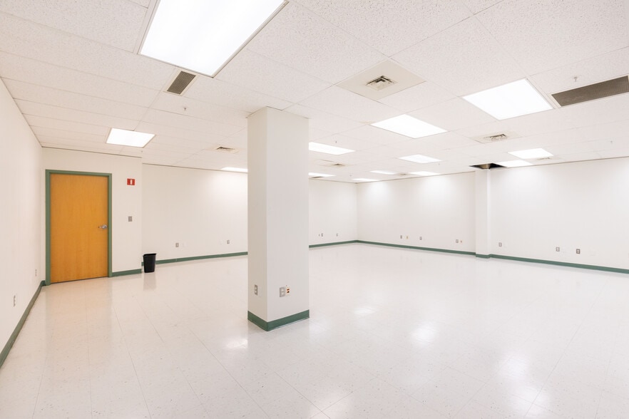 More Photos Of 7800 W Outer Dr, Detroit Medical For Lease