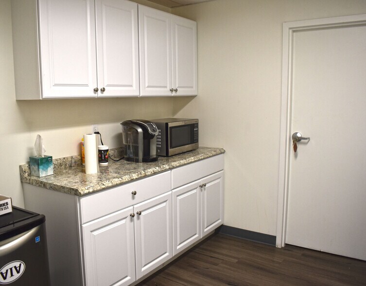 More Photos Of 176 Thompson Ln, Nashville Office For Lease