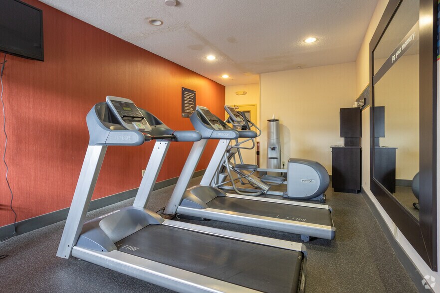 More Photos Of 1150 Riverside Dr, Battle Creek Hotel For Sale