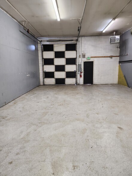 More Photos Of 11480 Cherokee St, Northglenn Warehouse For Lease