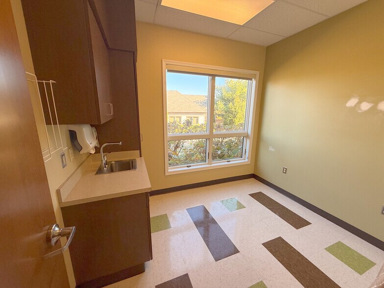 More Photos Of 101 Lexington Rd, Woolwich Office For Lease