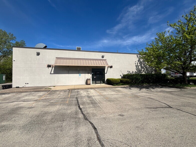 More Photos Of 5834 W Howard St, Skokie Warehouse For Sale