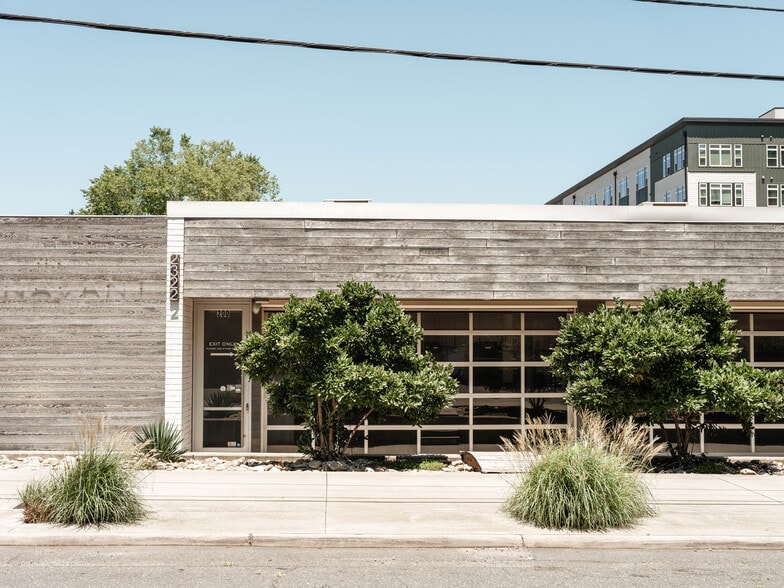 More Photos Of 2400-2406 Dunavant St, Charlotte Unknown For Lease