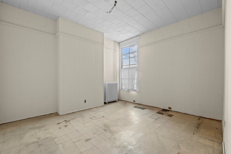 More Photos Of 2541 St Paul St, Baltimore Office For Sale