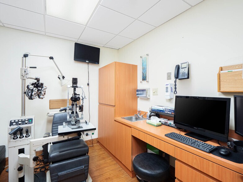 More Photos Of 10933 71st Rd, Forest Hills Apartments For Sale